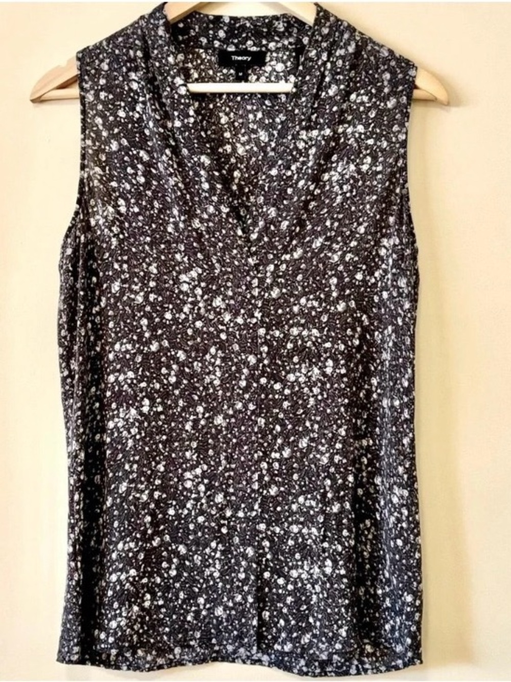 Theory| Holt Renfrew 100% Silk Grey/White V-Neck Sleeveless Tunic Size US Medium